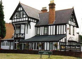 The Tudor Court Hotel Солихалл Экстерьер фото